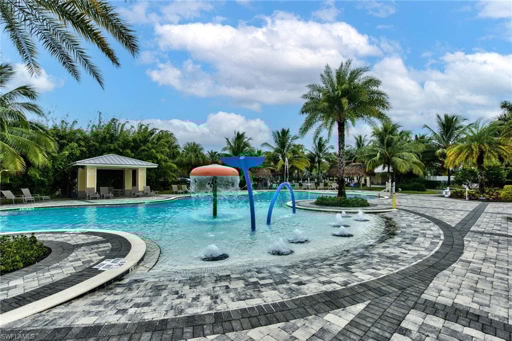 2591 Vine Ave, Naples, FL 34120-28