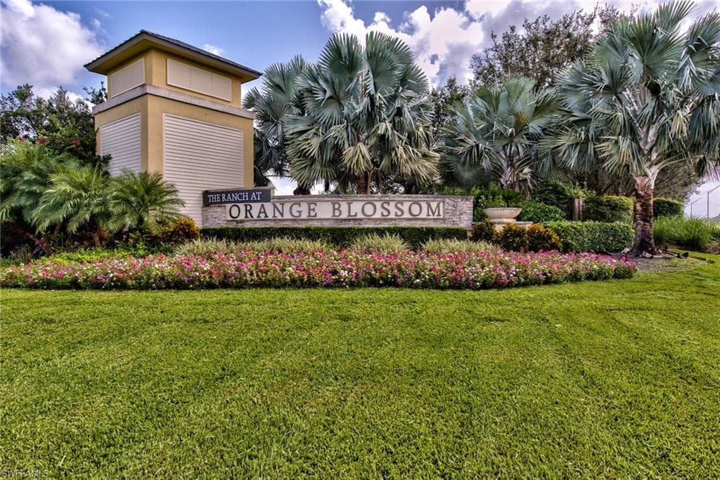 2591 Vine Ave, Naples, FL 34120-29