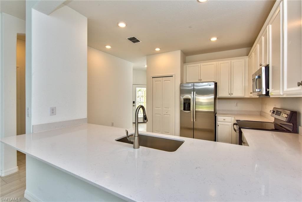 2591 Vine Ave, Naples, FL 34120-6