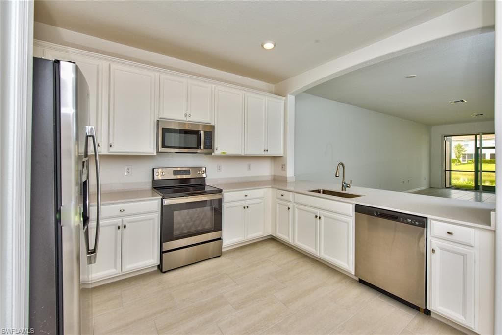 2591 Vine Ave, Naples, FL 34120-8