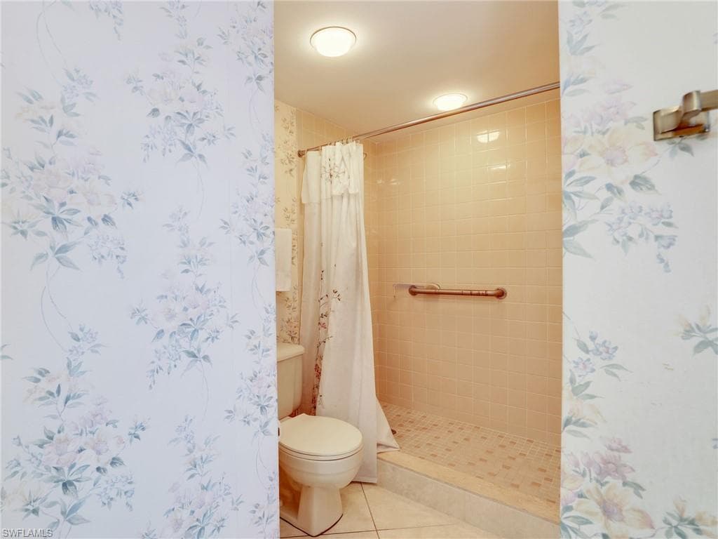 9415 Gulf Shore Dr 602, Naples, FL 34108-23