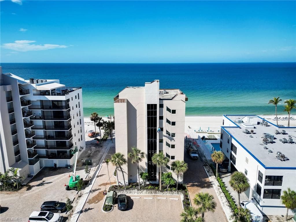 9415 Gulf Shore Dr 602, Naples, FL 34108-3