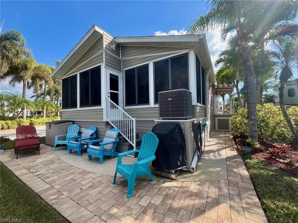 1382 Silver Lakes Blvd, Naples, FL 34114-4