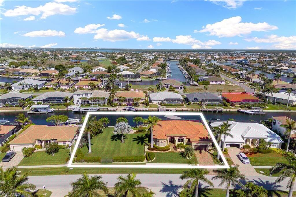 1544 Kingston Ct, Marco Island, FL 34145-46