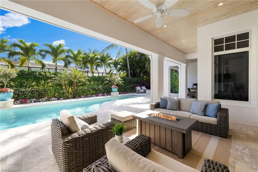 532 Pine Grove Ln, Naples, FL 34103-9