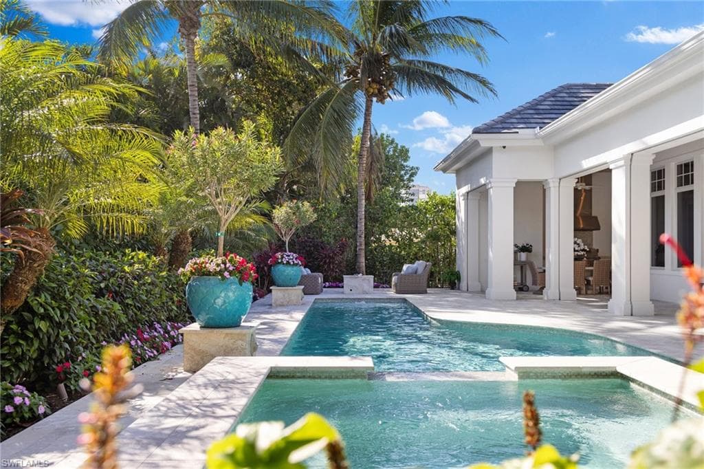 532 Pine Grove Ln, Naples, FL 34103-28