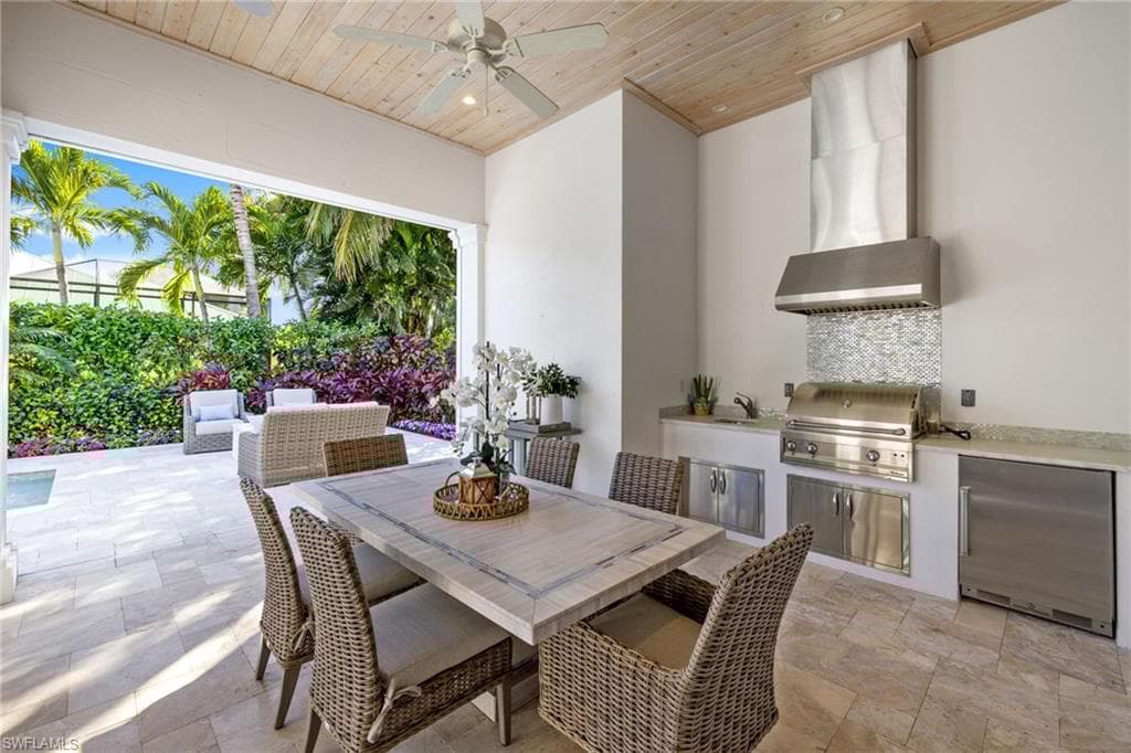 532 Pine Grove Ln, Naples, FL 34103-30