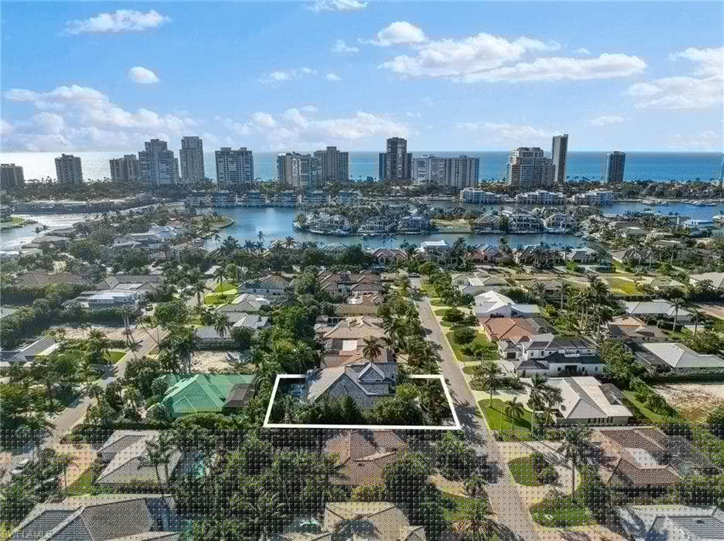 532 Pine Grove Ln, Naples, FL 34103-4