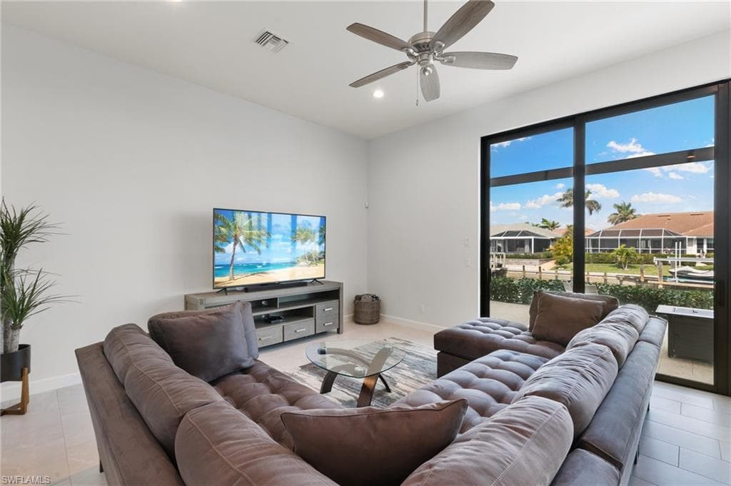 782 Saturn Ct, Marco Island, FL 34145-14
