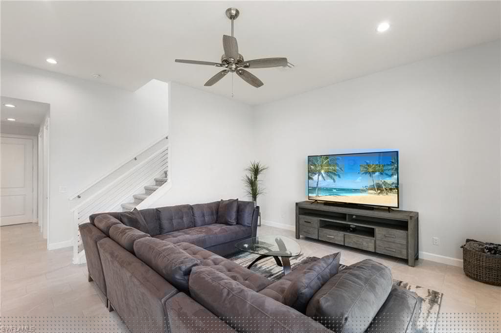 782 Saturn Ct, Marco Island, FL 34145-15