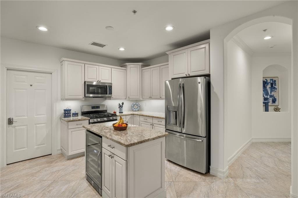 2850 Tiburon Blvd E 101, Naples, FL 34109-8