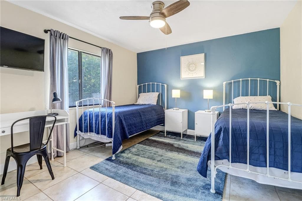 859 94th Ave N, Naples, FL 34108-21