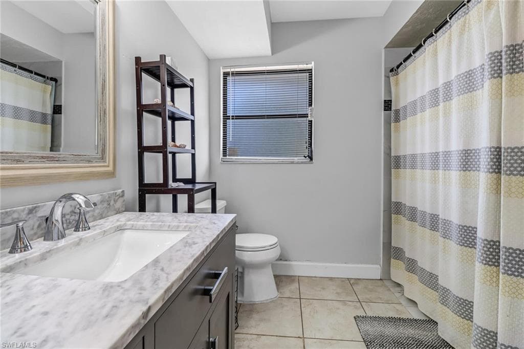 859 94th Ave N, Naples, FL 34108-23