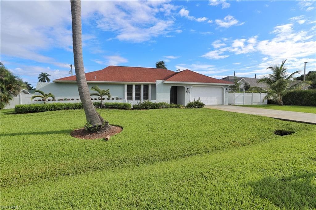 859 94th Ave N, Naples, FL 34108-2