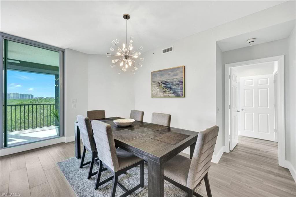 425 Cove Tower Dr 403, Naples, FL 34110-14