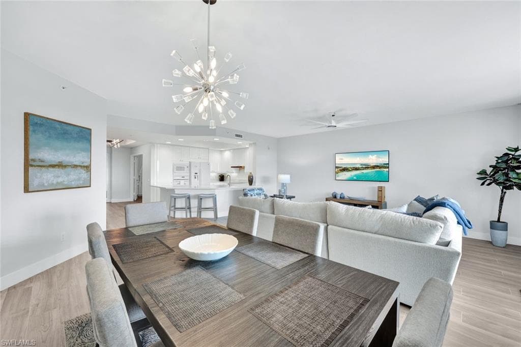425 Cove Tower Dr 403, Naples, FL 34110-15