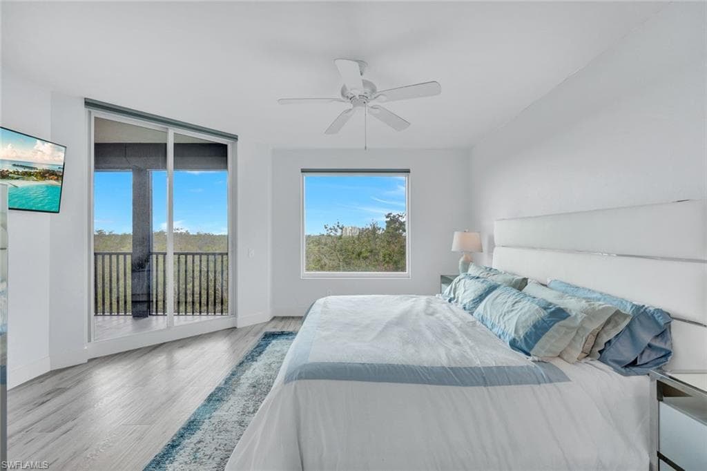 425 Cove Tower Dr 403, Naples, FL 34110-16
