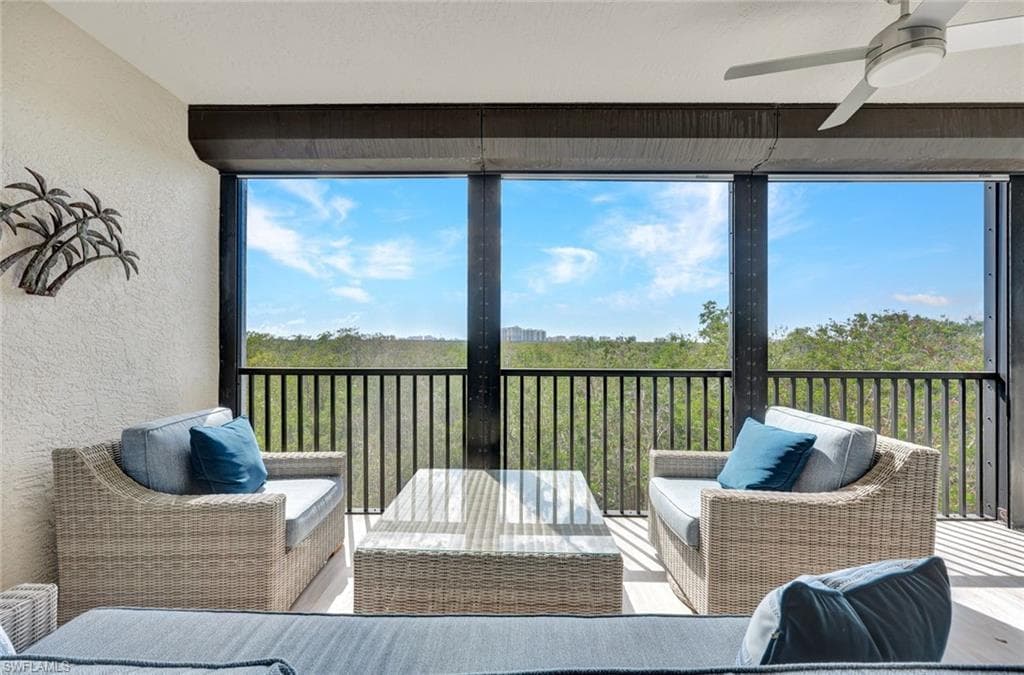 425 Cove Tower Dr 403, Naples, FL 34110-28