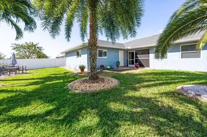 1914 34th St, Cape Coral, FL 33909-32