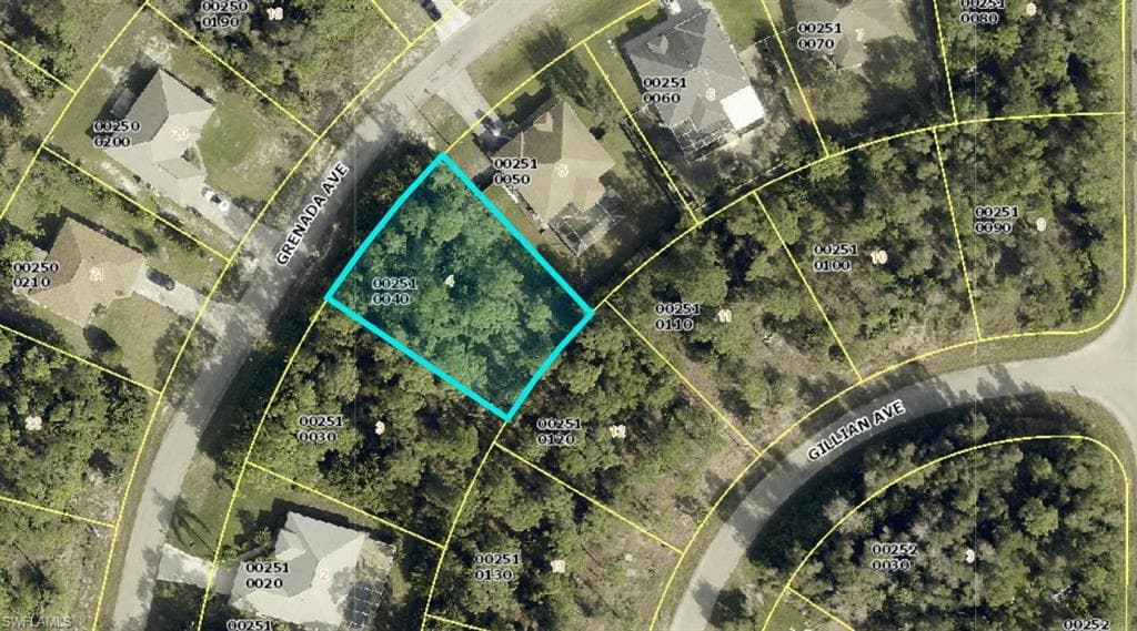 811 Grenada Ave, Lehigh Acres, FL 33974-2