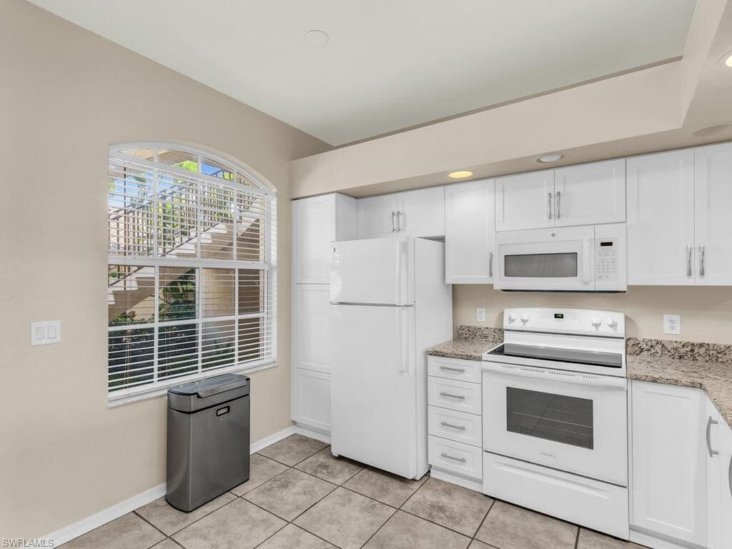 338 Newport Dr 1802, Naples, FL 34114-10