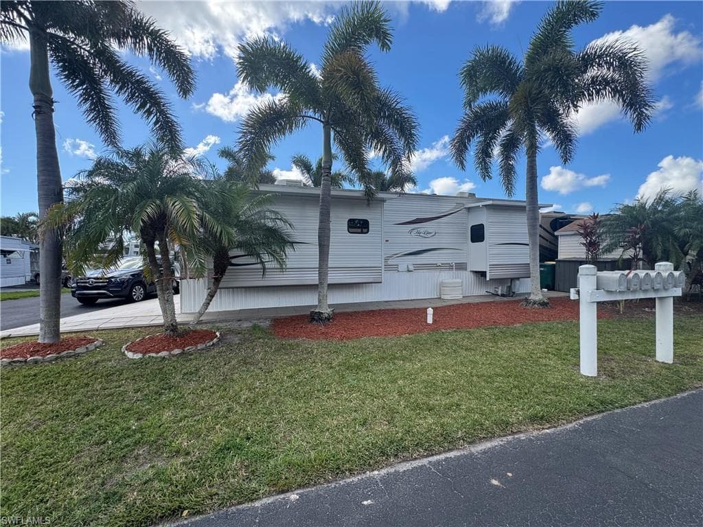 69 Kumquat Ln 192, Naples, FL 34114-34