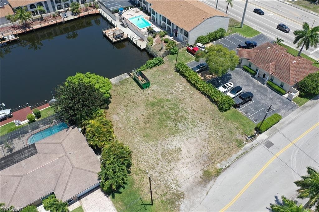 1523 36th Ter, Cape Coral, FL 33904-9