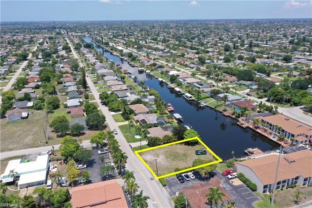1523 36th Ter, Cape Coral, FL 33904-1