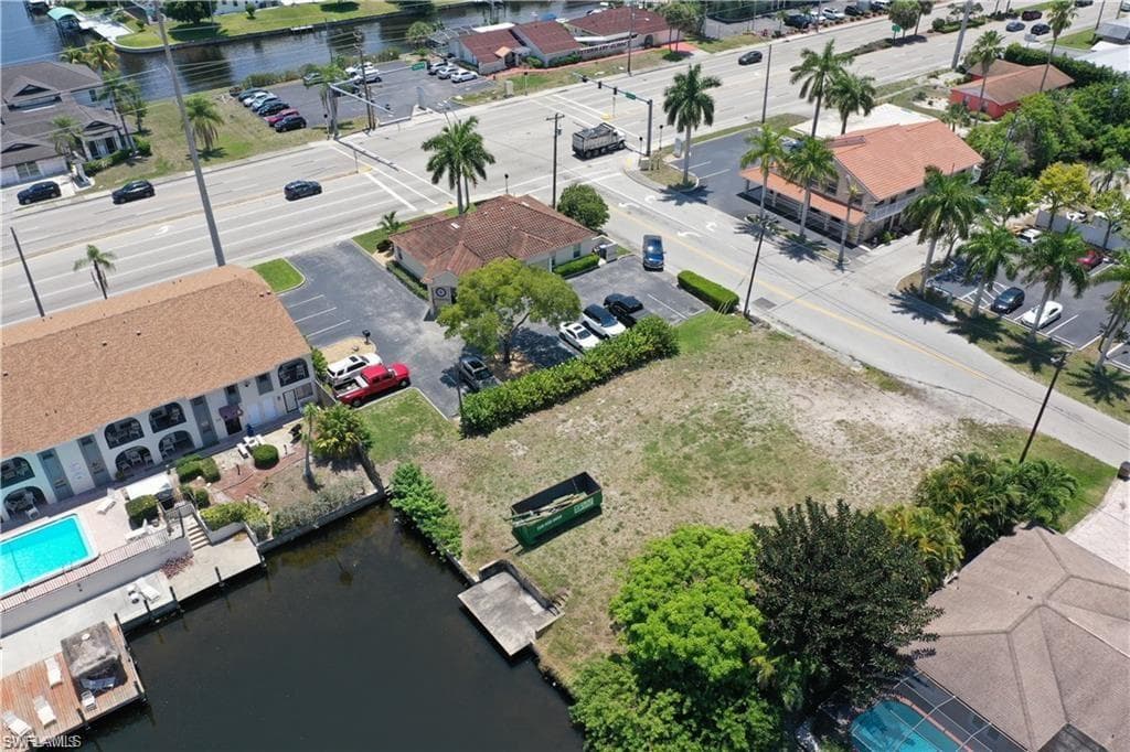 1523 36th Ter, Cape Coral, FL 33904-4