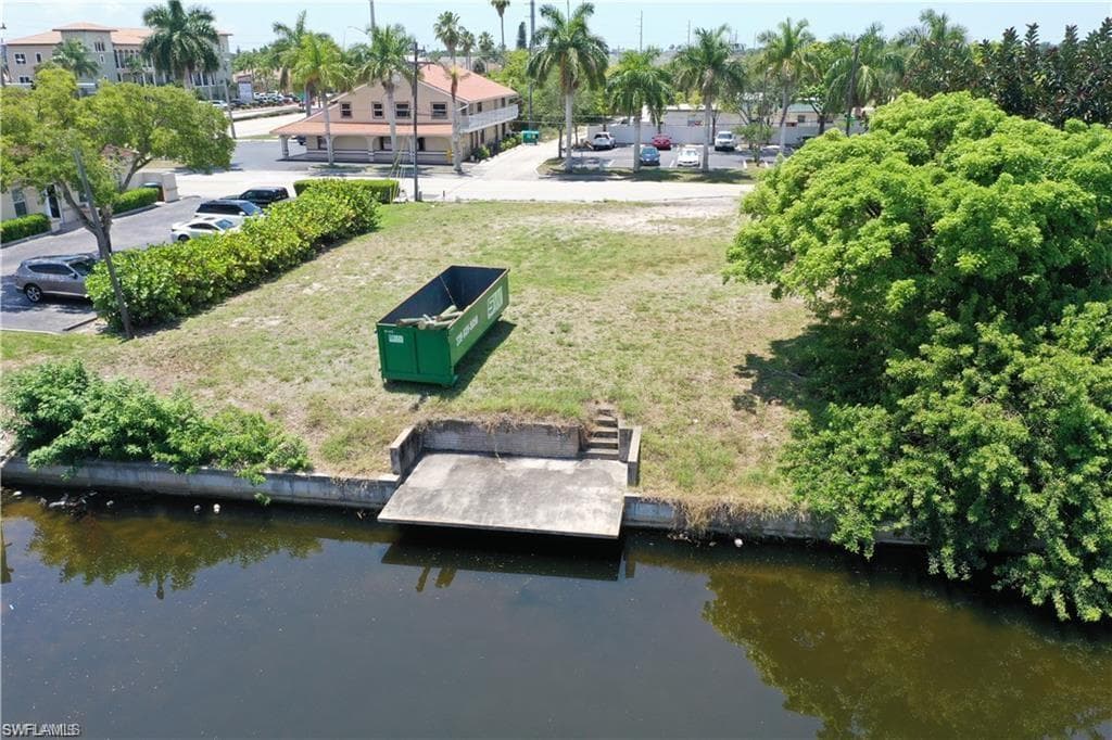 1523 36th Ter, Cape Coral, FL 33904-7