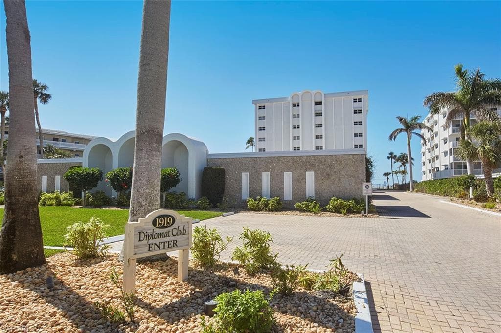 1919 Gulf Shore Blvd N 804, Naples, FL 34102-20