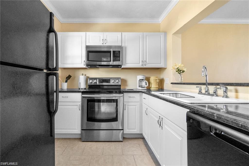 807 River Point Dr 204d, Naples, FL 34102-9