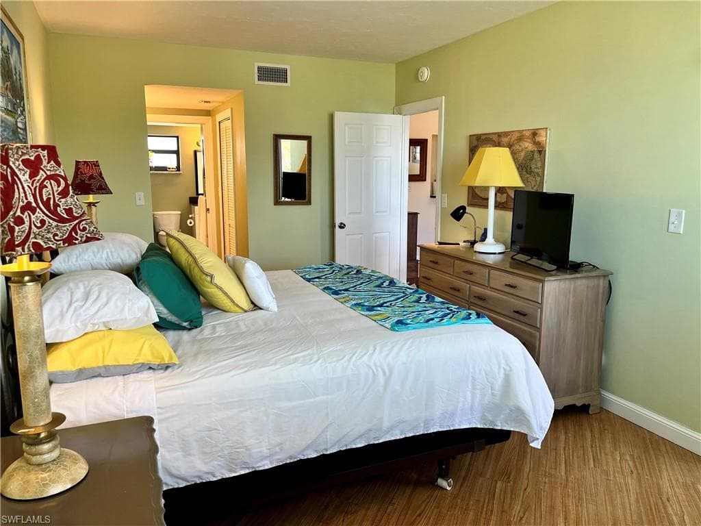 807 River Point Dr 204d, Naples, FL 34102-14