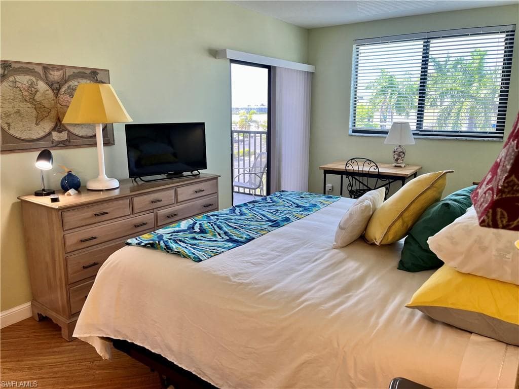 807 River Point Dr 204d, Naples, FL 34102-15