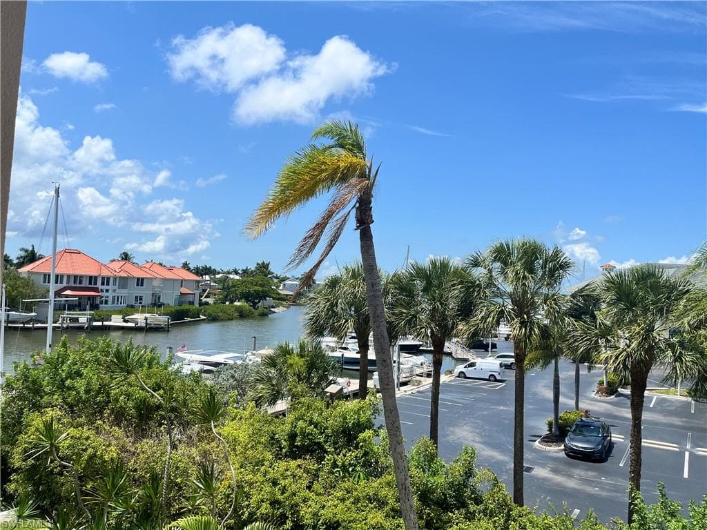 807 River Point Dr 204d, Naples, FL 34102-16