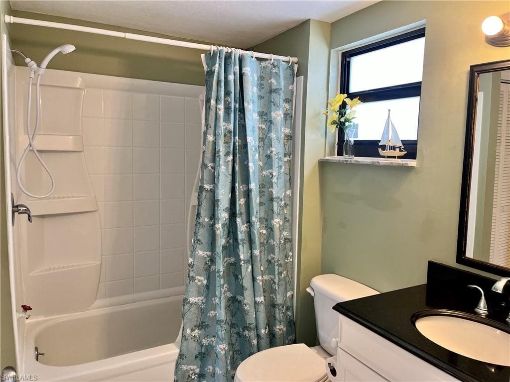 807 River Point Dr 204d, Naples, FL 34102-22