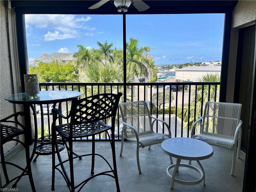 807 River Point Dr 204d, Naples, FL 34102-23