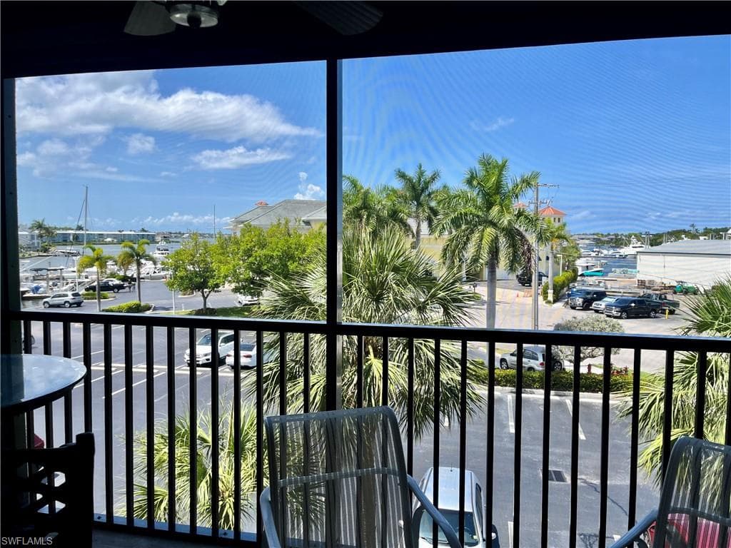 807 River Point Dr 204d, Naples, FL 34102-24