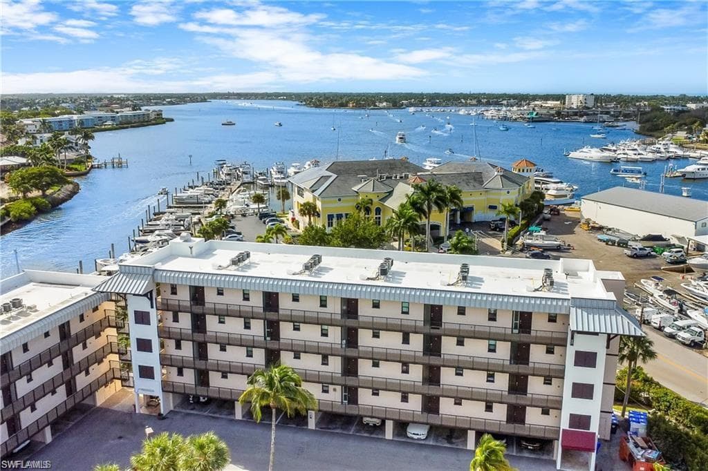 807 River Point Dr 204d, Naples, FL 34102-3