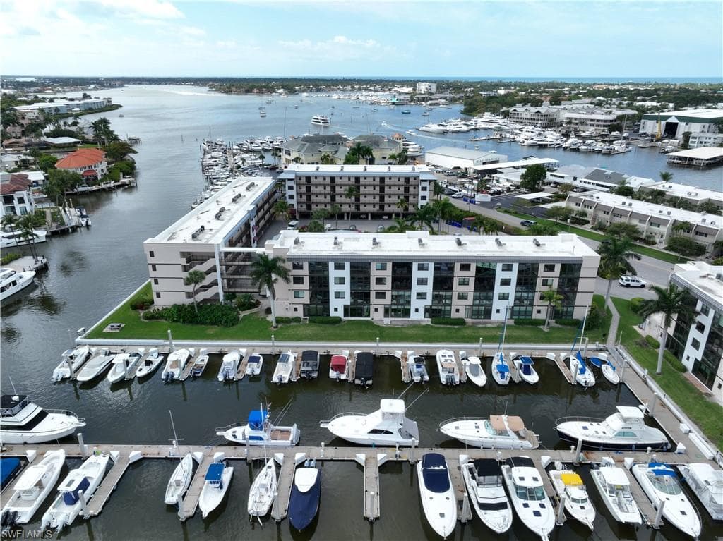 807 River Point Dr 204d, Naples, FL 34102-4