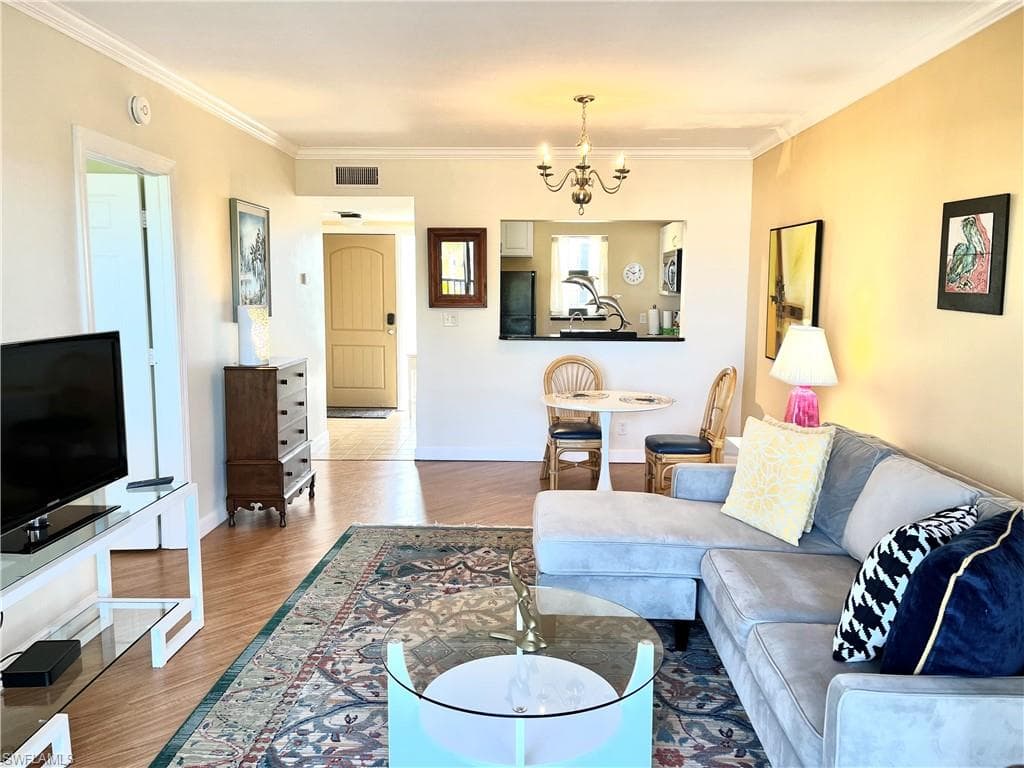 807 River Point Dr 204d, Naples, FL 34102-5