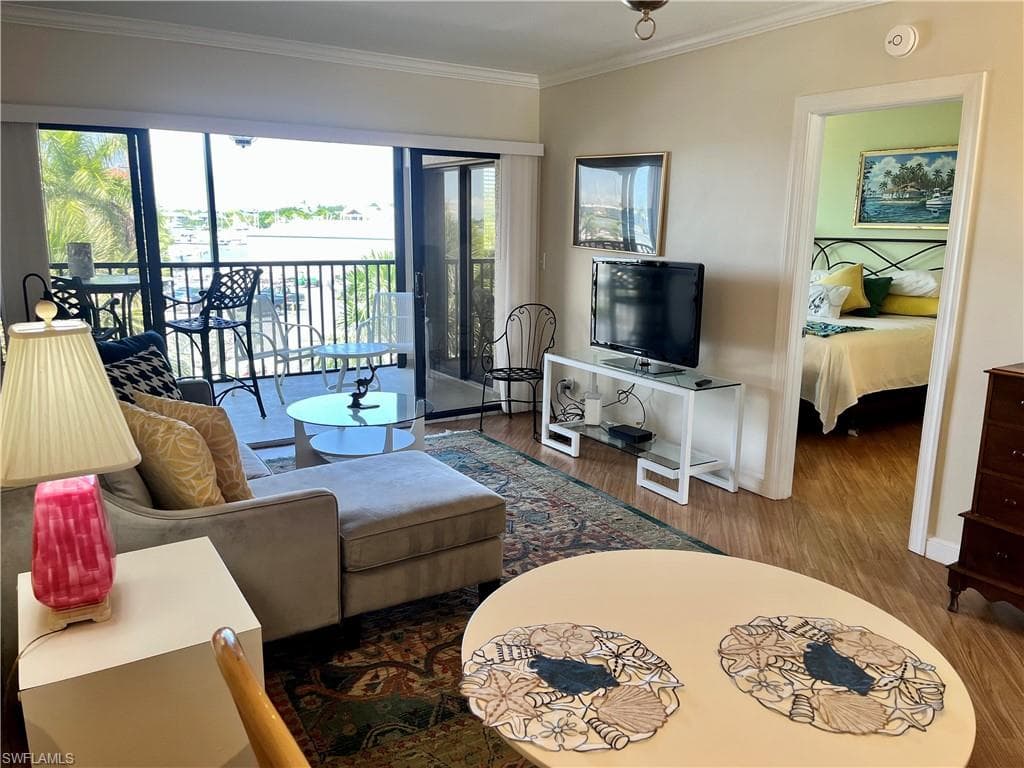 807 River Point Dr 204d, Naples, FL 34102-8