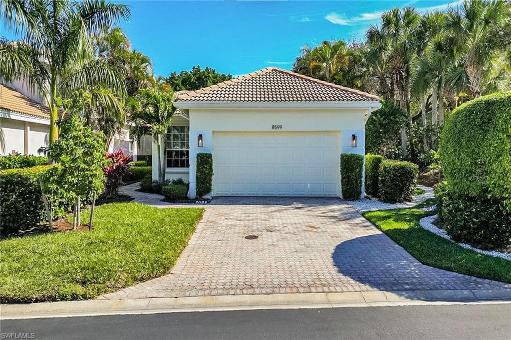 8599 Pepper Tree Way, Naples, FL 34114-2