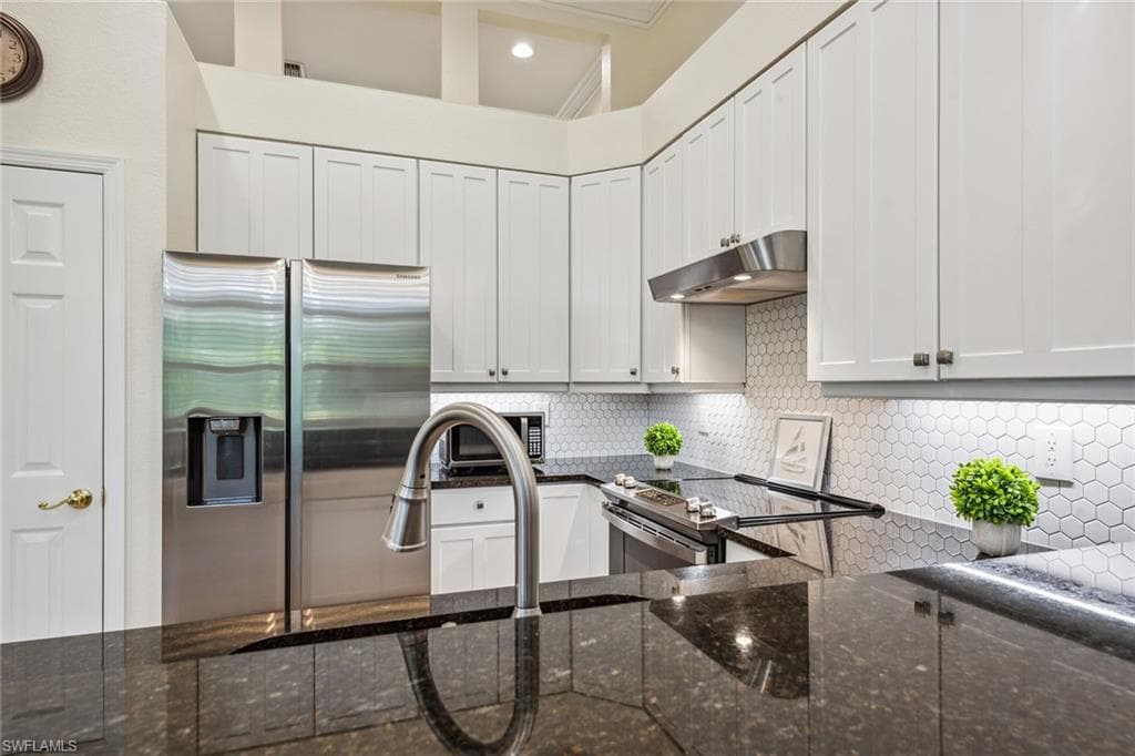 8599 Pepper Tree Way, Naples, FL 34114-7