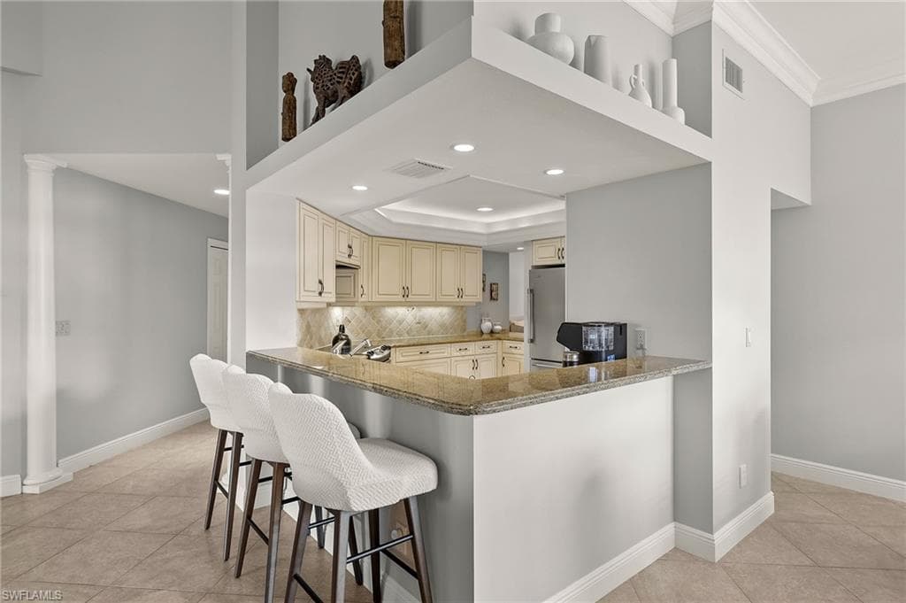 8453 Abbington Cir 821, Naples, FL 34108-9