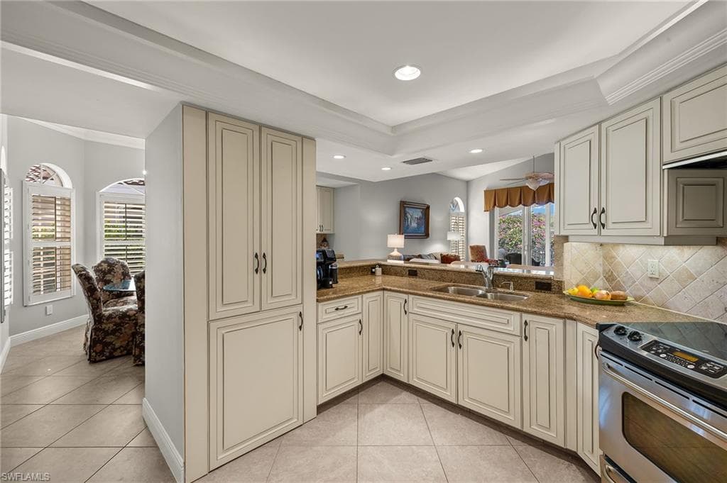 8453 Abbington Cir 821, Naples, FL 34108-10