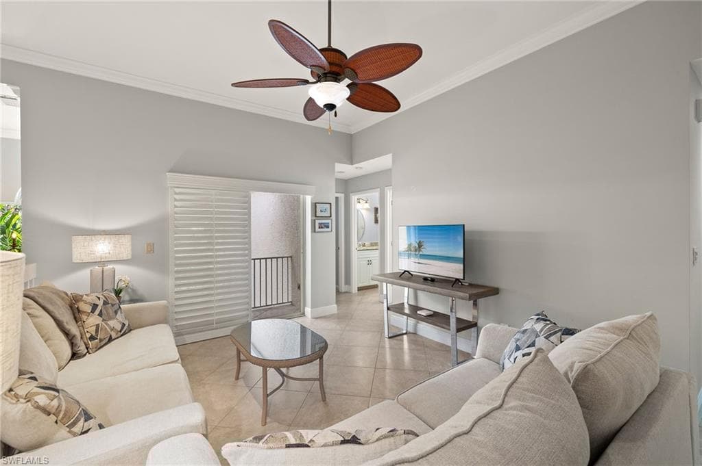 8453 Abbington Cir 821, Naples, FL 34108-13