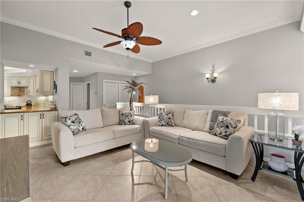8453 Abbington Cir 821, Naples, FL 34108-15