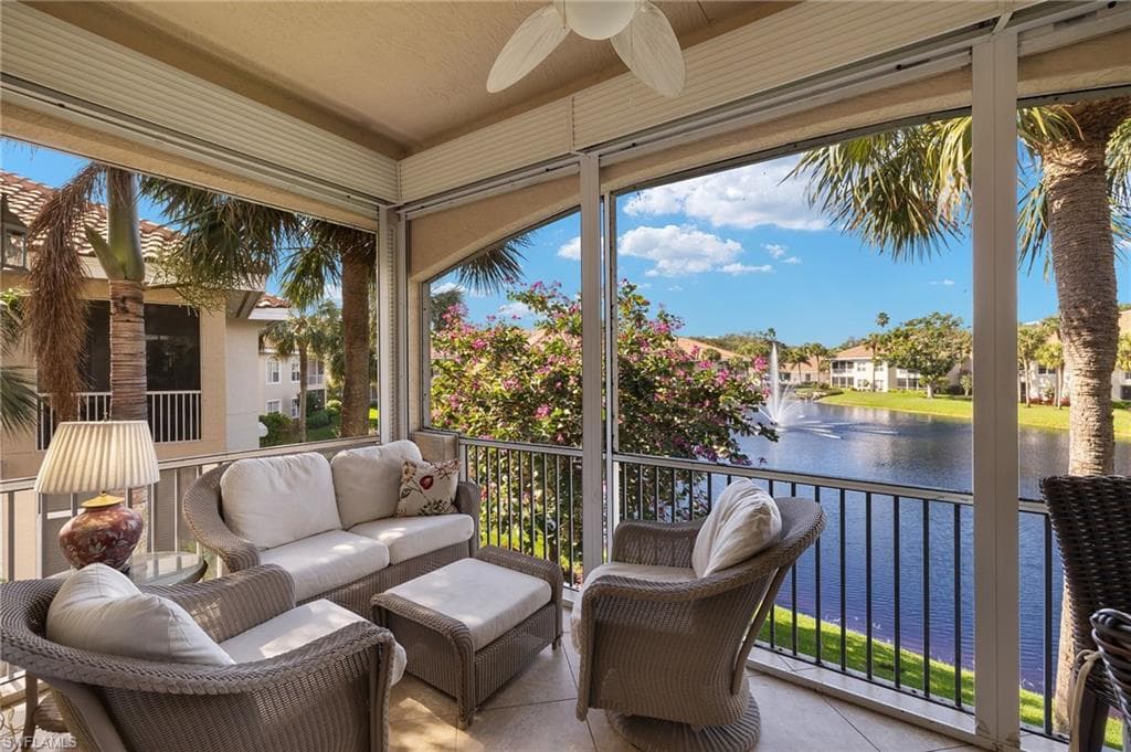 8453 Abbington Cir 821, Naples, FL 34108-1