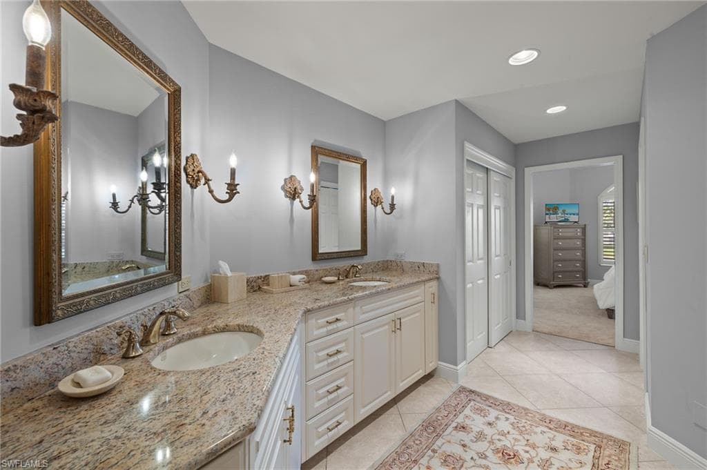 8453 Abbington Cir 821, Naples, FL 34108-19